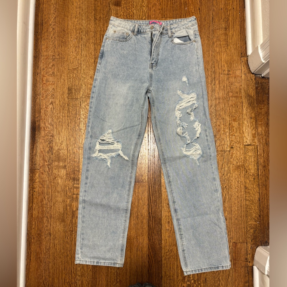 Light Blue Distressed Jeans Edikted